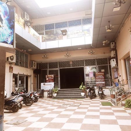 Shree Krishna Hotel Inn Varanasi Exterior photo