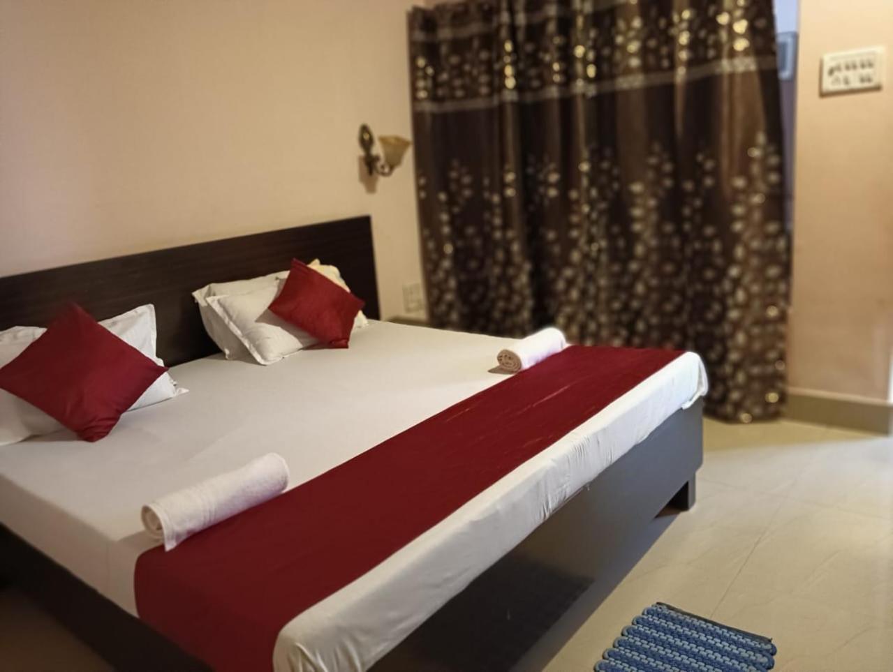 Shree Krishna Hotel Inn Varanasi Exterior photo